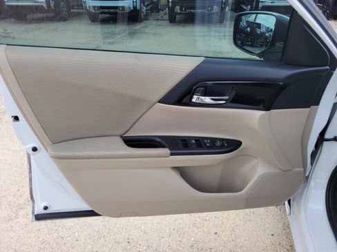 Used 2016 Honda Accord LX image 23