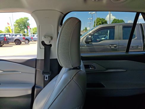 Used 2025 Ford Explorer Active w/ Active Comfort Package AWD/4WD image 16