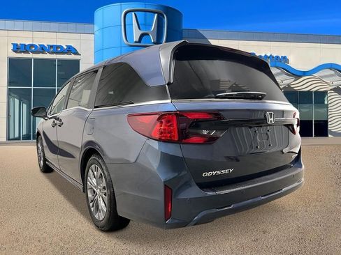 New 2026 Honda Odyssey Touring image 3