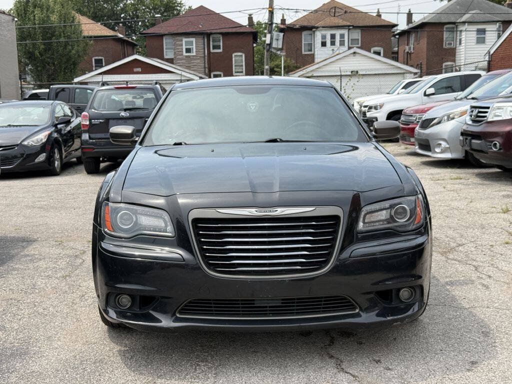 Used 2014 Chrysler 300 C RWD image 2