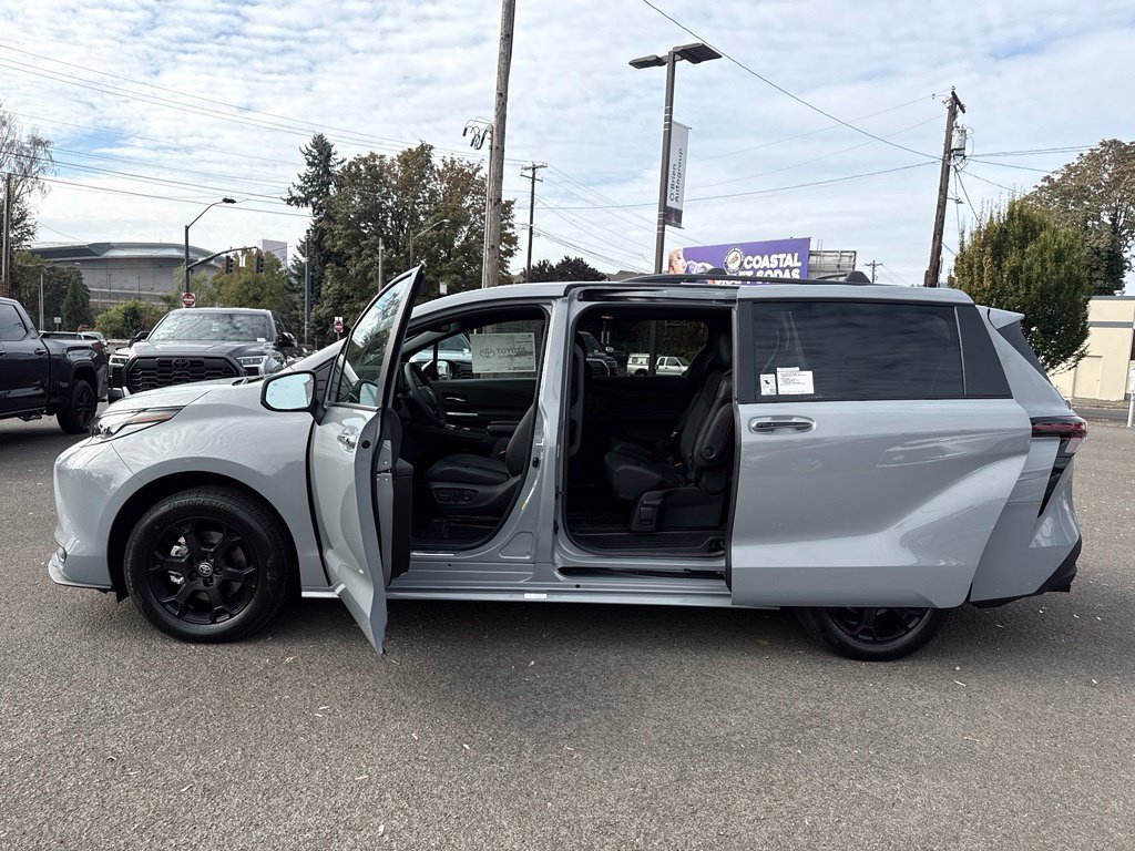 New 2026 Toyota Sienna XLE Woodland Edition AWD/4WD image 21
