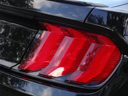 Used 2018 Ford Mustang Coupe w/ Black Accent Pkg RWD image 20