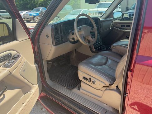 Used 2003 GMC Yukon Denali AWD/4WD image 3