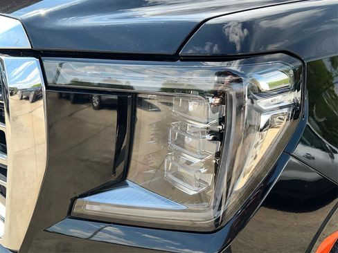 Used 2022 GMC Yukon XL SLT AWD/4WD image 17