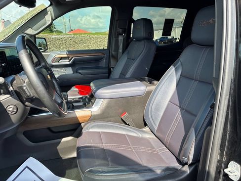 Used 2023 Chevrolet Silverado 1500 High Country w/ Technology Package AWD/4WD image 9