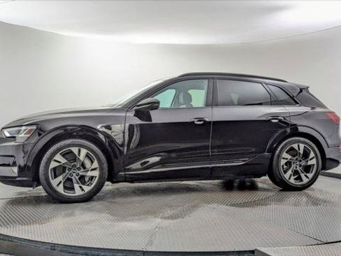 Used 2021 Audi e-tron Premium w/ Convenience Plus Package image 3