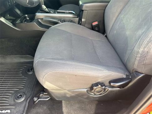 Used 2018 Toyota Tacoma TRD Sport image 19