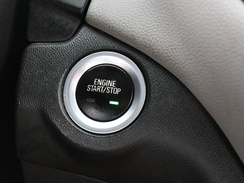 Used 2021 Chevrolet Equinox LS image 28