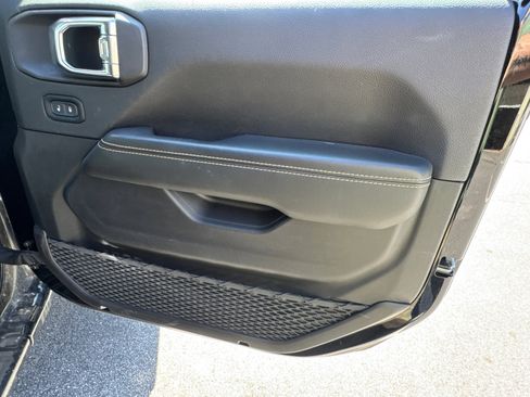 Used 2025 Jeep Wrangler Unlimited Sahara w/ Safety Group AWD/4WD image 14
