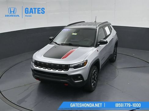 Used 2024 Jeep Compass Trailhawk AWD/4WD image 48