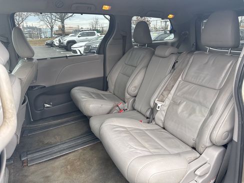 Used 2017 Toyota Sienna XLE Premium image 8