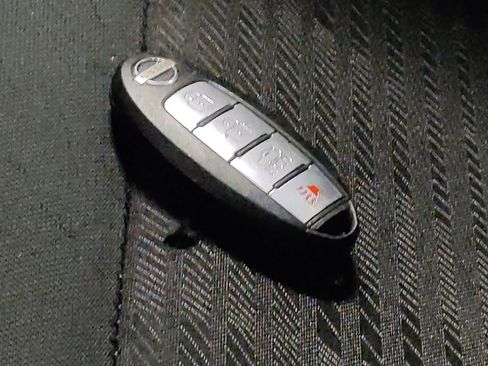 Used 2020 Nissan Versa SV image 32