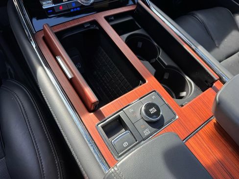 Used 2024 Lincoln Navigator Reserve image 11