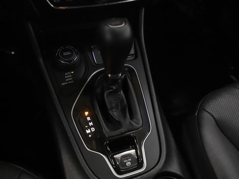 Used 2019 Jeep Cherokee Limited image 25