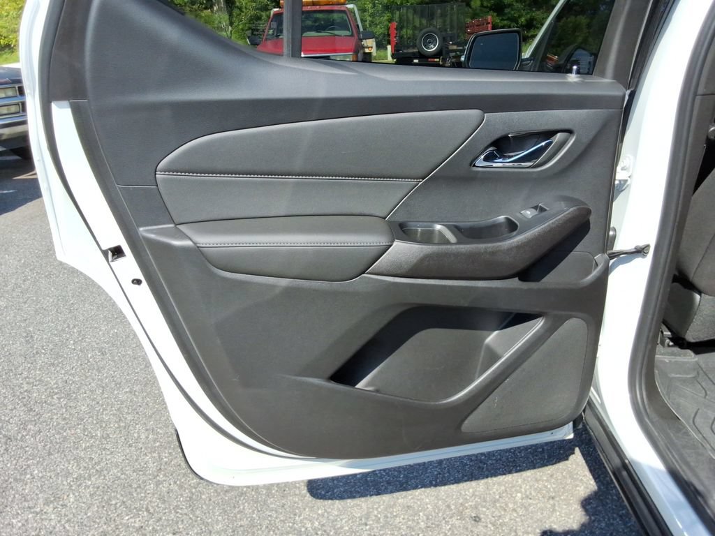 Certified 2023 Chevrolet Traverse LT FWD image 17