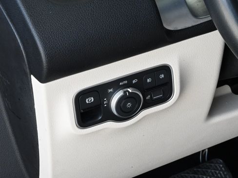 Used 2022 Mercedes-Benz GLB 250 4MATIC image 25