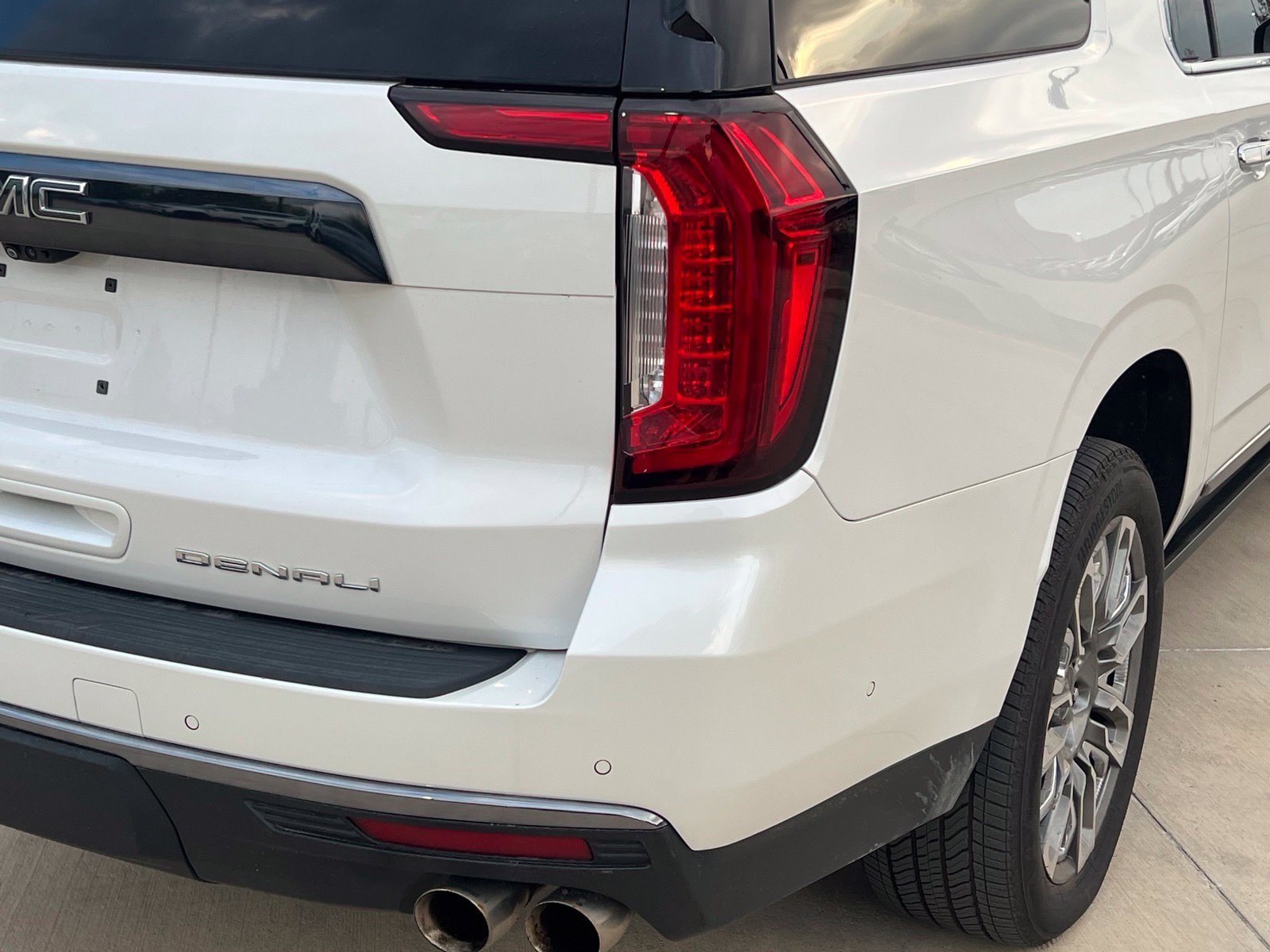 Used 2023 GMC Yukon XL Denali Ultimate AWD/4WD image 14