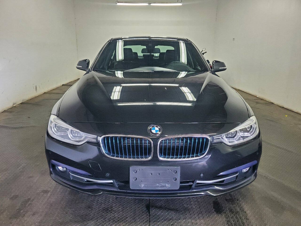 Used 2018 BMW 330e w/ Premium Package RWD image 2