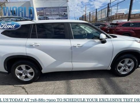 Used 2024 Toyota Highlander LE image 6