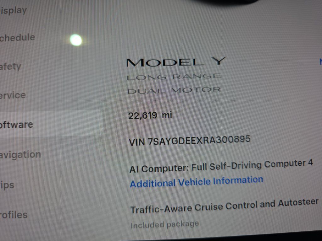 Used 2024 Tesla Model Y Long Range AWD/4WD image 25