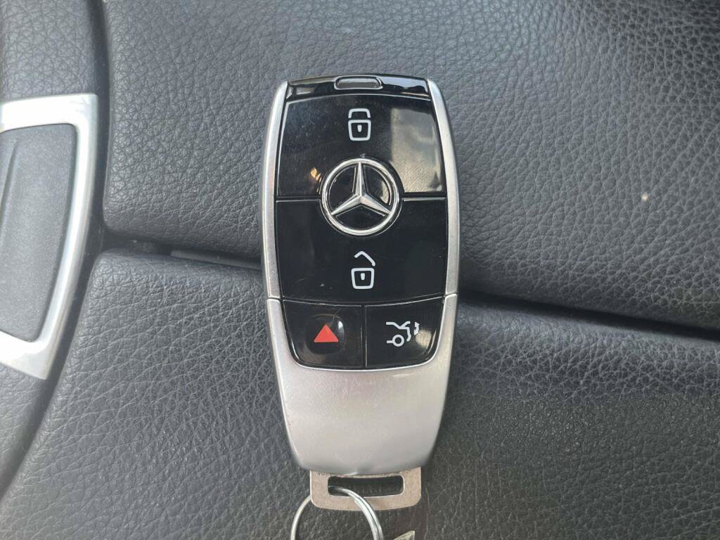 Used 2019 Mercedes-Benz E 300 4MATIC image 4