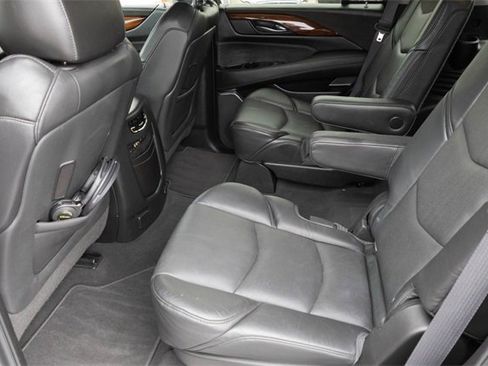 Used 2015 Cadillac Escalade Luxury image 17