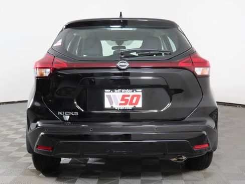 Certified 2025 Nissan Kicks Play S image 37