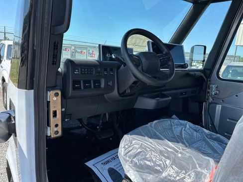 Used 2024 Chevrolet Brightdrop 400 w/ Commercial Equipment Package AWD/4WD image 18