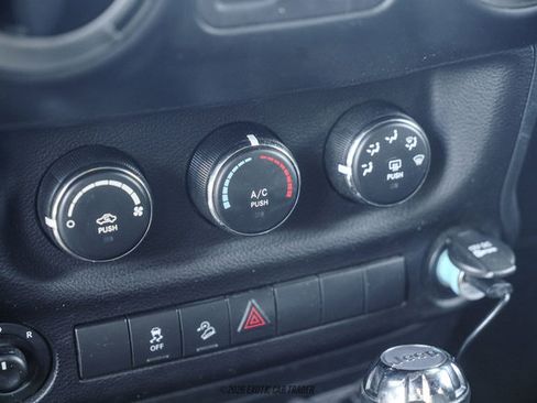 Used 2017 Jeep Wrangler Sport AWD/4WD image 36