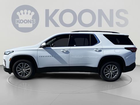 Used 2023 Chevrolet Traverse LT FWD image 2