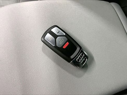 Used 2023 Audi Q5 2.0T Premium w/ Convenience Package image 13