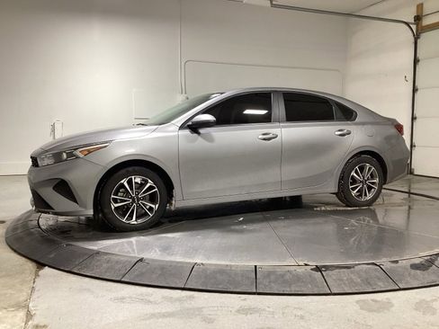 Used 2023 Kia Forte LXS w/ LXS Technology Package image 4