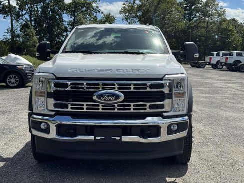 New 2026 Ford F550 4x4 Crew Cab image 3