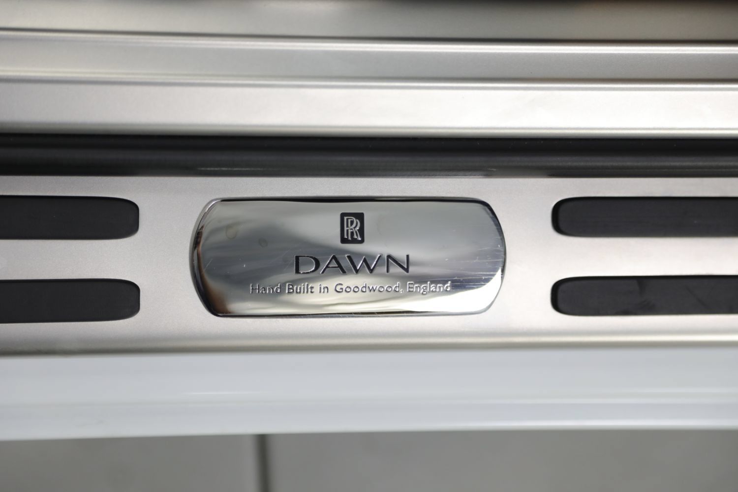 Used 2018 Rolls-Royce Dawn RWD image 34