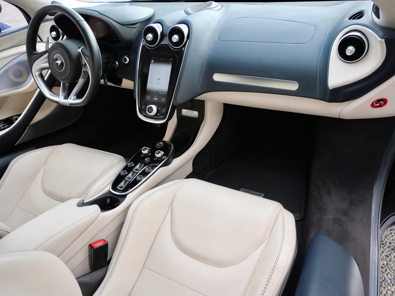 Used 2021 McLaren GT RWD image 10