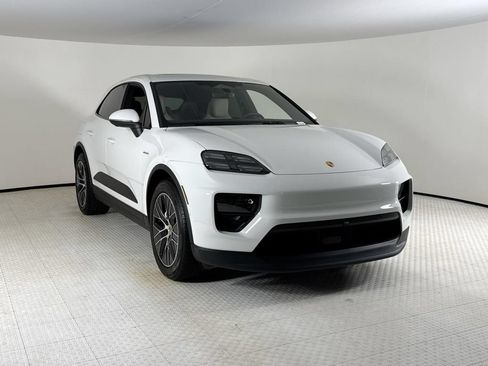 Certified 2025 Porsche Macan Electric RWD image 7