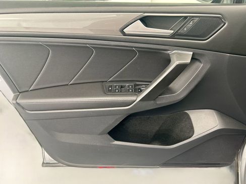 Used 2023 Volkswagen Tiguan SE FWD image 22