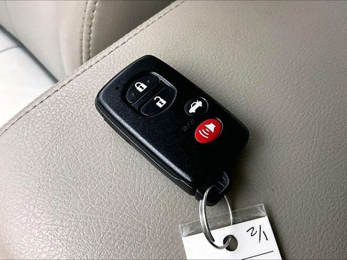 Used 2011 Toyota Camry XLE w/ XLE Extra-Value Pkg #2 image 13