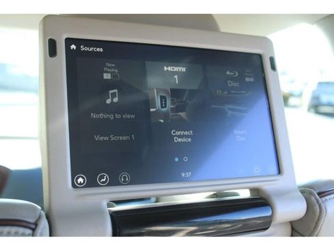 Used 2017 Chrysler Pacifica Limited w/ UConnect Theater Package image 12