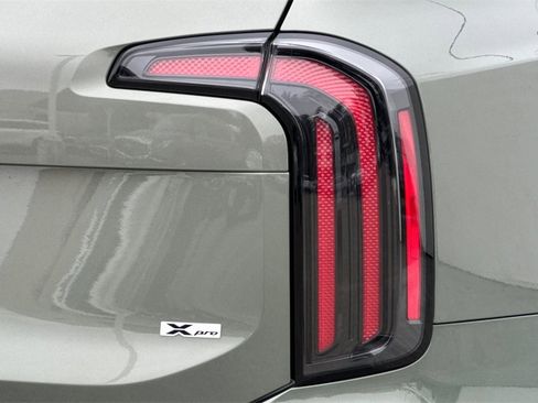 Used 2025 Kia Telluride AWD image 27