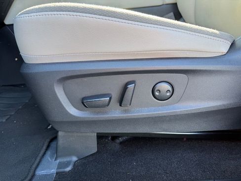 Certified 2025 Nissan Pathfinder SL image 16