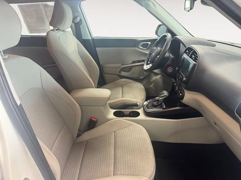Used 2020 Kia Soul S FWD image 4