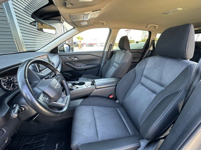 Used 2025 Nissan Rogue SV FWD image 14