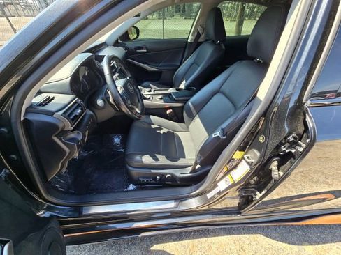 Used 2017 Lexus IS 300 AWD w/ Premium Package image 9