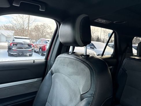 Used 2017 Ford Explorer XLT w/ XLT Technology Feature Bundle image 43