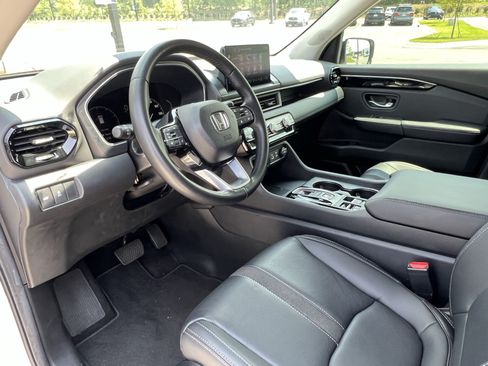 Used 2025 Honda Pilot EX-L image 17