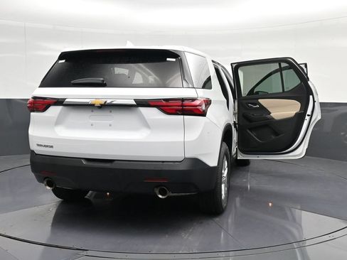Used 2023 Chevrolet Traverse LS FWD image 34