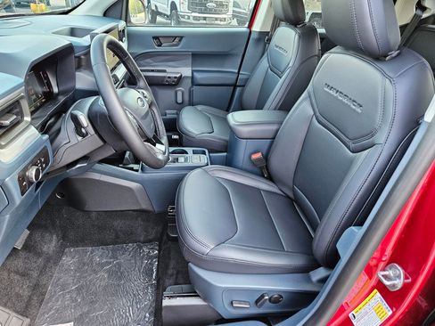 New 2025 Ford Maverick Lariat w/ Black Appearance Package image 4