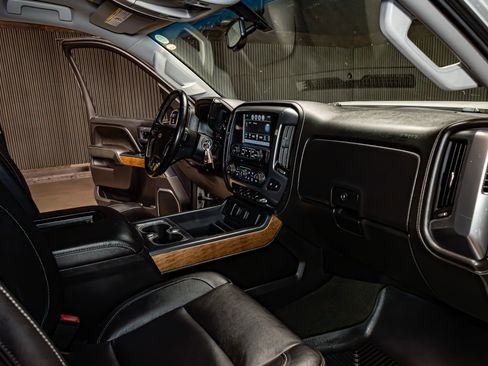 Used 2017 Chevrolet Silverado 2500 LTZ image 17