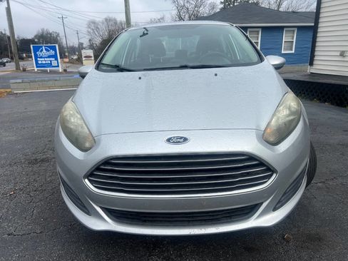 Used 2019 Ford Fiesta SE image 2